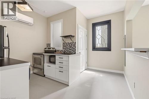 192 Catharine Street S, Hamilton, ON - Indoor Photo Showing Kitchen