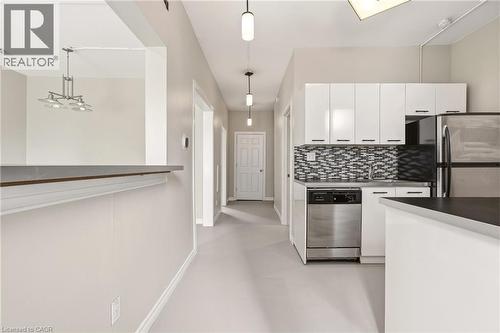 192 Catharine Street S, Hamilton, ON - Indoor Photo Showing Kitchen With Upgraded Kitchen