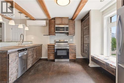 192 Catharine Street S, Hamilton, ON - Indoor Photo Showing Kitchen With Double Sink With Upgraded Kitchen
