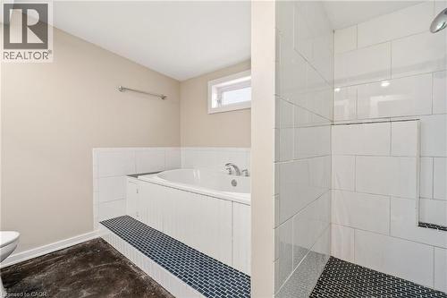 192 Catharine Street S, Hamilton, ON - Indoor Photo Showing Bathroom