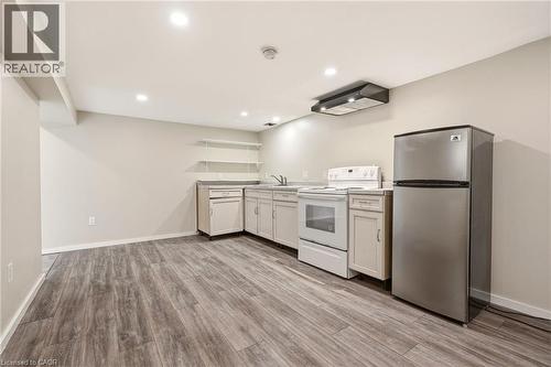192 Catharine Street S, Hamilton, ON - Indoor Photo Showing Kitchen