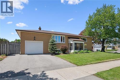 Brick exterior featuring a single-car garage, bay window, and covered front entry - 47 Oakhurst Crescent, Kitchener, ON - Outdoor