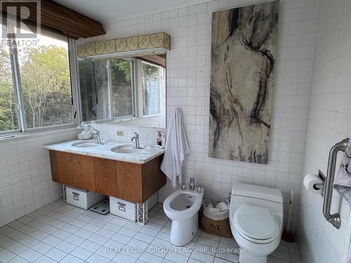 1379 Clarkson Road N, Mississauga, ON - Indoor Photo Showing Bathroom