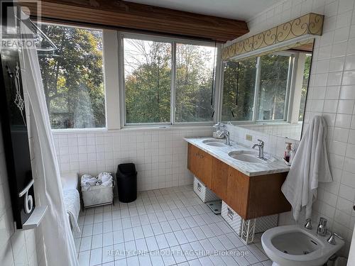 1379 Clarkson Road N, Mississauga, ON - Indoor Photo Showing Bathroom