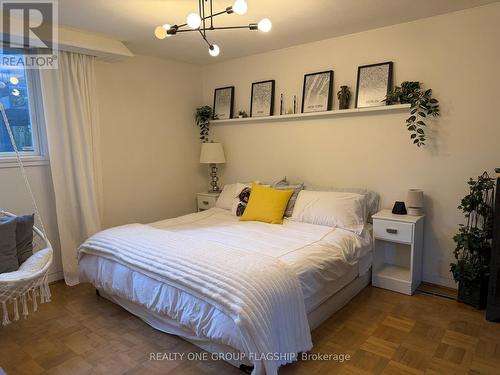1379 Clarkson Road N, Mississauga, ON - Indoor Photo Showing Bedroom