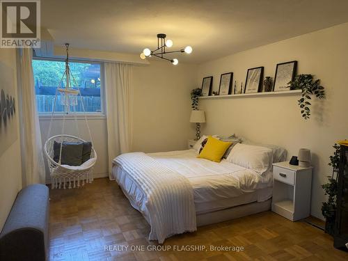 1379 Clarkson Road N, Mississauga, ON - Indoor Photo Showing Bedroom