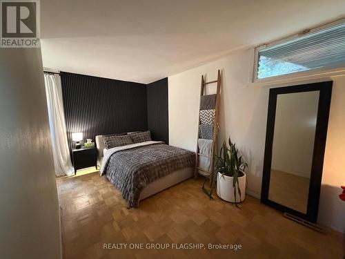 1379 Clarkson Road N, Mississauga, ON - Indoor Photo Showing Bedroom