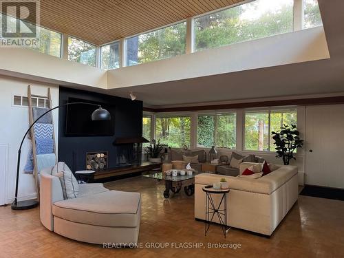 1379 Clarkson Road N, Mississauga, ON - Indoor Photo Showing Living Room With Fireplace
