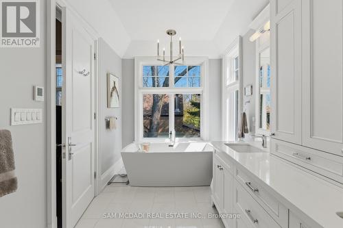 36 Veronica Drive, Mississauga, ON - Indoor Photo Showing Bathroom