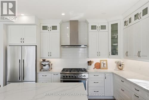 17 Maple Trail, Puslinch, ON - Indoor Photo Showing Kitchen With Upgraded Kitchen
