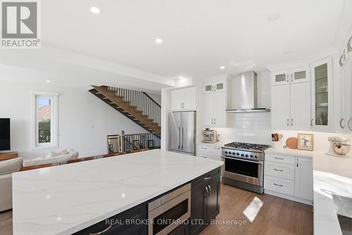 17 Maple Trail, Puslinch, ON - Indoor Photo Showing Kitchen With Upgraded Kitchen