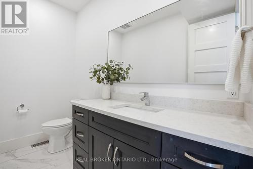 17 Maple Trail, Puslinch, ON - Indoor Photo Showing Bathroom