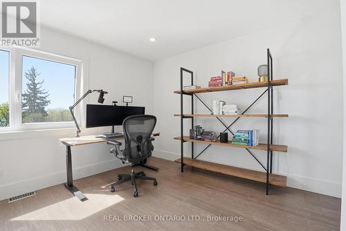 17 Maple Trail, Puslinch, ON - Indoor Photo Showing Other Room