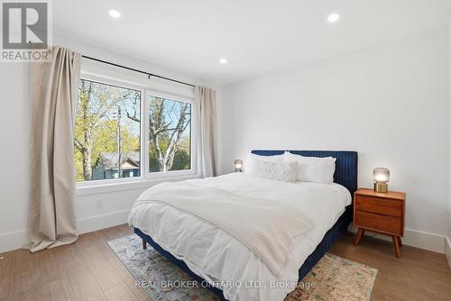 17 Maple Trail, Puslinch, ON - Indoor Photo Showing Bedroom