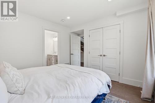 17 Maple Trail, Puslinch, ON - Indoor Photo Showing Bedroom