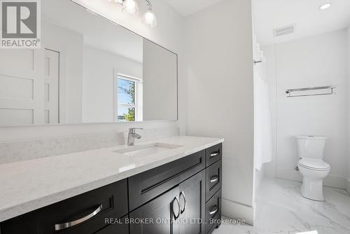 17 Maple Trail, Puslinch, ON - Indoor Photo Showing Bathroom