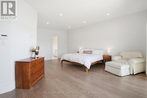 17 Maple Trail, Puslinch, ON - Indoor Photo Showing Bedroom