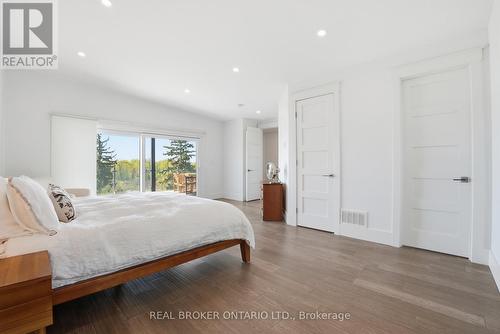17 Maple Trail, Puslinch, ON - Indoor Photo Showing Bedroom
