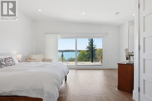 17 Maple Trail, Puslinch, ON - Indoor Photo Showing Bedroom