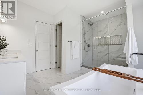 17 Maple Trail, Puslinch, ON - Indoor Photo Showing Bathroom