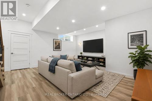 17 Maple Trail, Puslinch, ON - Indoor