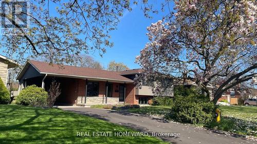 33 STRATHCONA DRIVE  St. Catharines, ON L2M 2A8