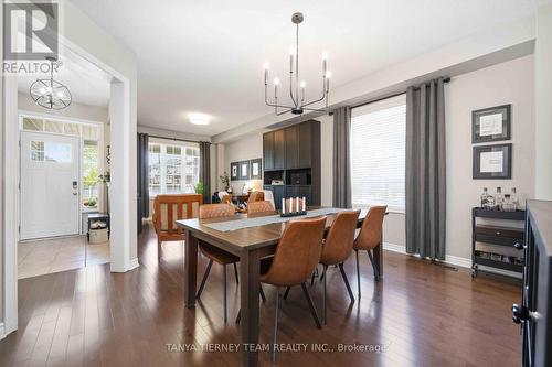 303 Cachet Boulevard, Whitby, ON - Indoor Photo Showing Dining Room