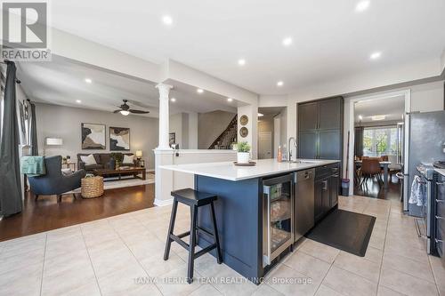303 Cachet Boulevard, Whitby, ON - Indoor Photo Showing Kitchen With Upgraded Kitchen