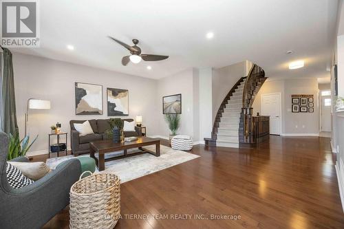 303 Cachet Boulevard, Whitby, ON - Indoor Photo Showing Living Room
