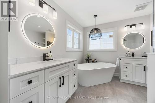 303 Cachet Boulevard, Whitby, ON - Indoor Photo Showing Bathroom