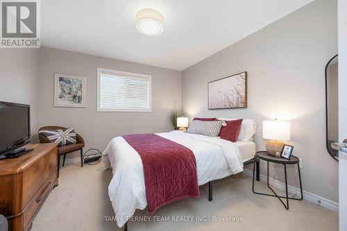 303 Cachet Boulevard, Whitby, ON - Indoor Photo Showing Bedroom