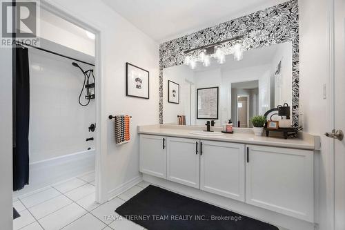 303 Cachet Boulevard, Whitby, ON - Indoor Photo Showing Bathroom