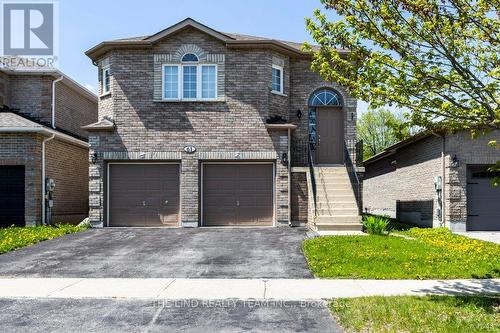 61 MCINTYRE DRIVE  Barrie, ON L4N 5C5