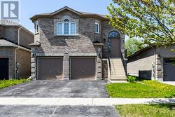 61 MCINTYRE DRIVE Barrie, ON L4N 5C5