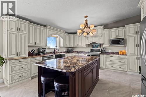 3383 Dent Crescent, Prince Albert, SK - Indoor Photo Showing Kitchen With Upgraded Kitchen