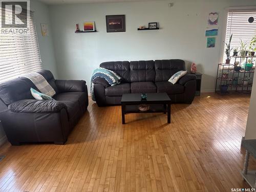 127 Devonshire Crescent, Saskatoon, SK - Indoor Photo Showing Living Room