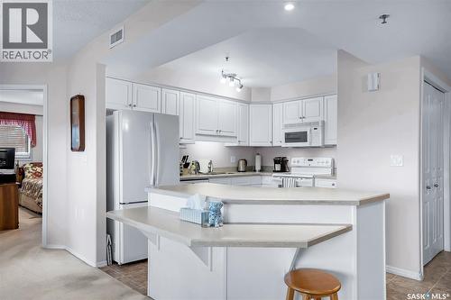 215 2213 Adelaide Street E, Saskatoon, SK - Indoor Photo Showing Kitchen