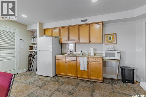 215 2213 Adelaide Street E, Saskatoon, SK - Indoor Photo Showing Kitchen