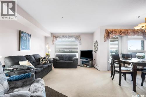 215 2213 Adelaide Street E, Saskatoon, SK - Indoor Photo Showing Living Room
