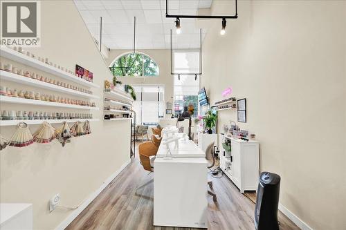 22337 Lougheed Highway, Maple Ridge, BC - Indoor Photo Showing Laundry Room
