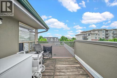 22337 Lougheed Highway, Maple Ridge, BC - Outdoor With Exterior