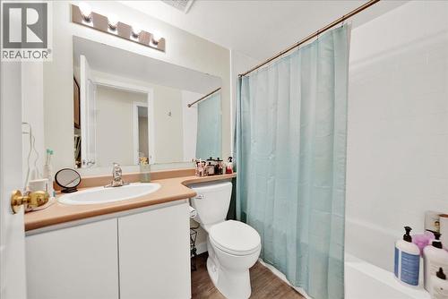 22337 Lougheed Highway, Maple Ridge, BC - Indoor Photo Showing Bathroom