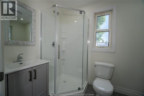380 Chappell, Windsor, ON - Indoor Photo Showing Bathroom