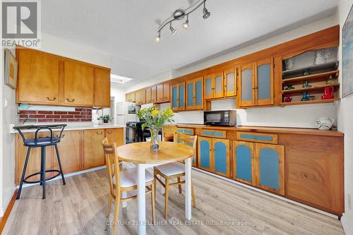 1065 Sierra Boulevard, Mississauga, ON - Indoor Photo Showing Kitchen