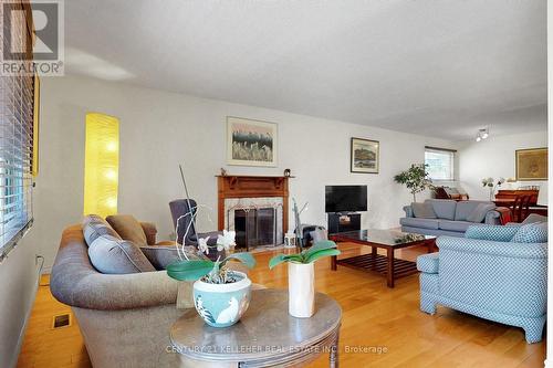 1065 Sierra Boulevard, Mississauga, ON - Indoor Photo Showing Living Room With Fireplace