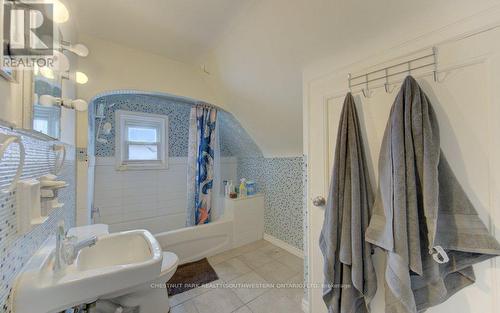 8 Marshall Street, Waterloo, ON - Indoor Photo Showing Bathroom
