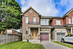 16 COVENTRY COURT Richmond Hill, ON L4C 0X1