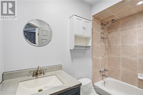 2 Amore Boulevard, Hamilton, ON - Indoor Photo Showing Bathroom