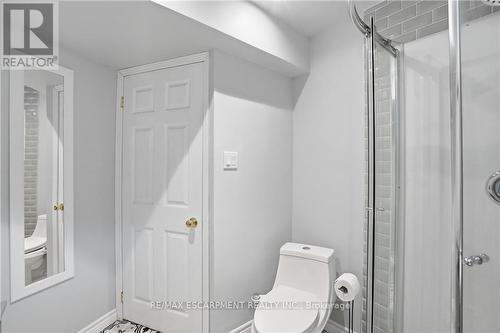 2 Amore Boulevard, Hamilton, ON - Indoor Photo Showing Bathroom