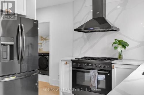 834 Beach Boulevard, Hamilton, ON - Indoor Photo Showing Kitchen With Stainless Steel Kitchen